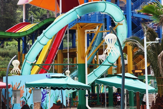 سرخوردنی های آبی هیجان انگیز پارک آبی آکوا، حلقه آکوا، سرسره های آبی فایبرگلاس، ارتفاع سکو 16 متر