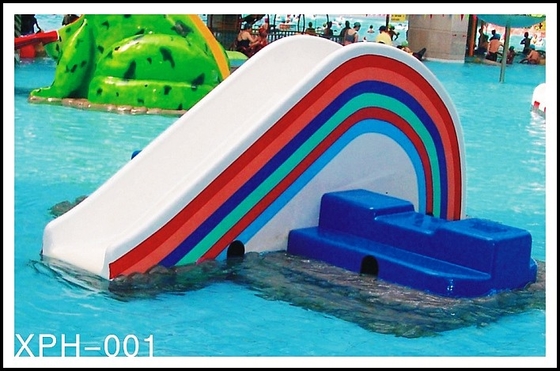 اسلاید کوچک پل رنگین کمان، کودکان پارک آبی اسلاید از waterpark کوچک برای کودکان و نوجوانان