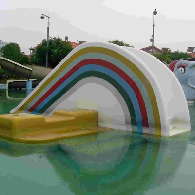 اسلاید کوچک پل رنگین کمان، کودکان پارک آبی اسلاید از waterpark کوچک برای کودکان و نوجوانان