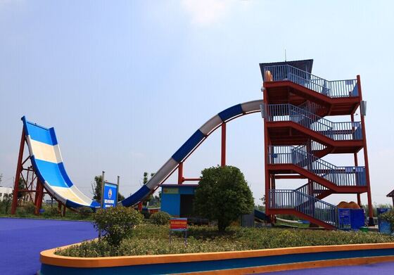 سرسره آبی U شکل دو نفره با هیجان Wall-Ride 13 متری، ظرفیت 480 سوار در ساعت و فضای جمع و جور 21×58 متر