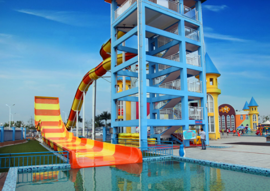سرسره آبی U شکل دو نفره با هیجان Wall-Ride 13 متری، ظرفیت 480 سوار در ساعت و فضای جمع و جور 21×58 متر