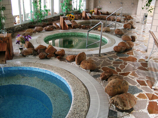 تجهیزات آب‌درمانی SPA مقاوم در برابر خوردگی با ساختار فولادی گالوانیزه گرم و سیستم کنترل هوشمند